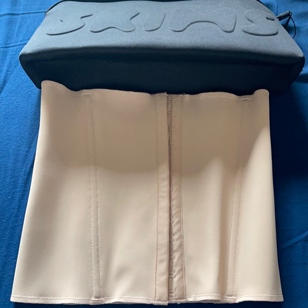 Skims Waist Trainer size Small